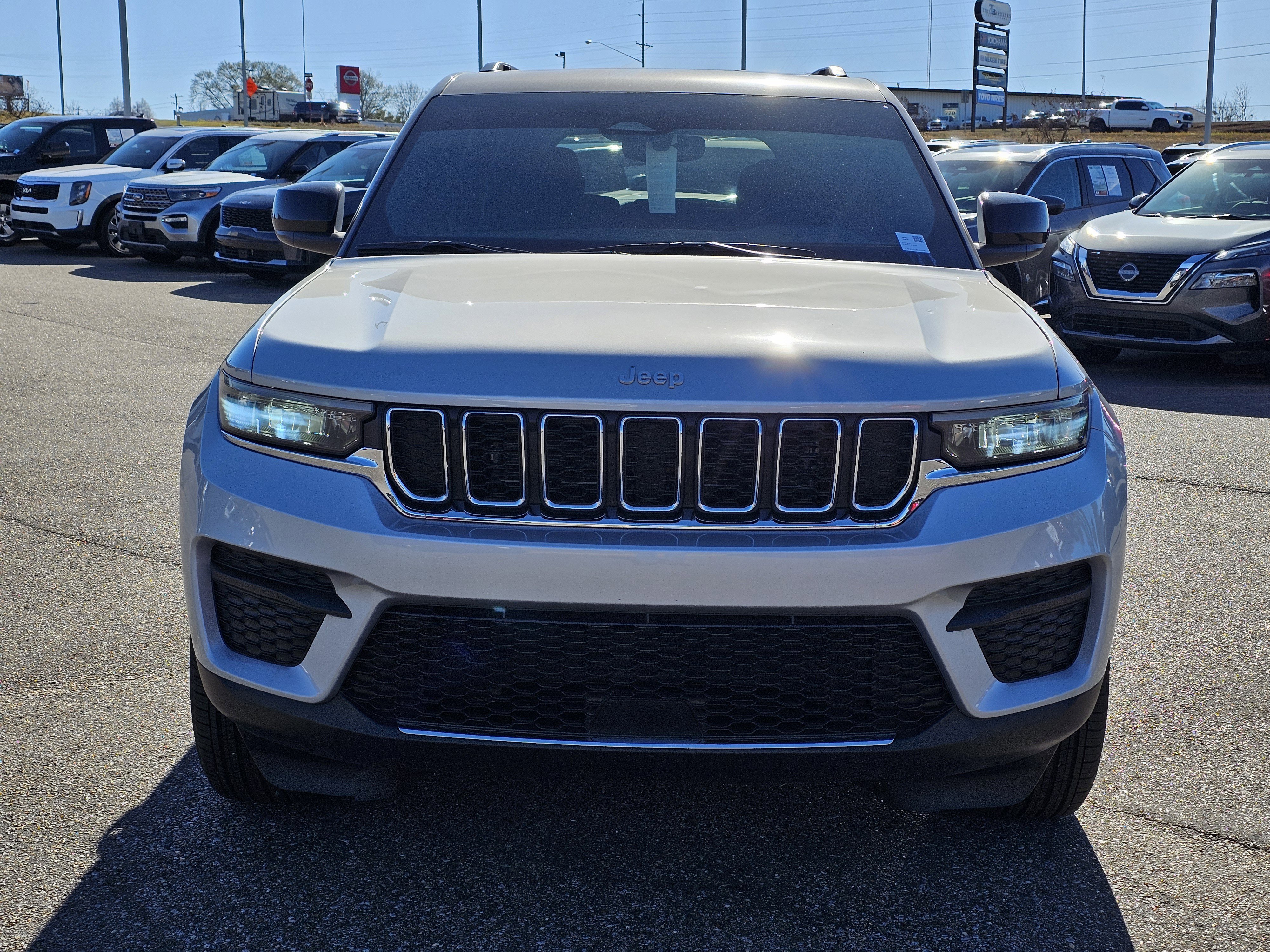 New 2024 Silver Zynith Jeep Laredo X image 2