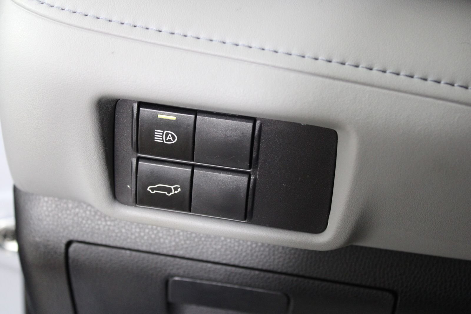 Used 2023  Toyota XLE image 23