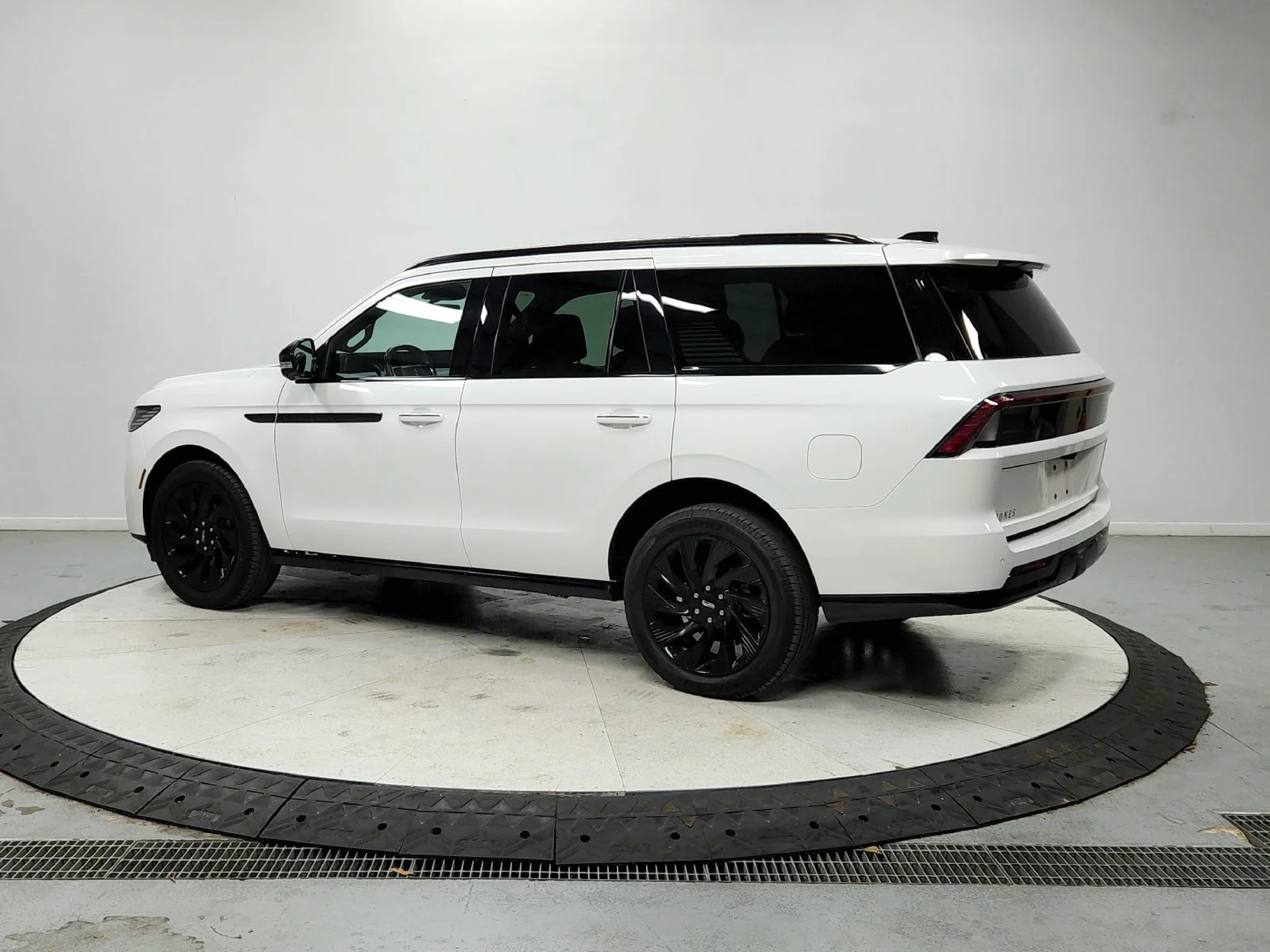 Used 2026 White Lincoln Reserve image 6