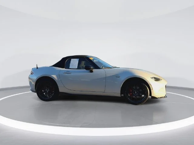 Used 2016 White Mazda Club image 9