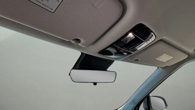 Used 2025 Gray Hyundai SEL image 27