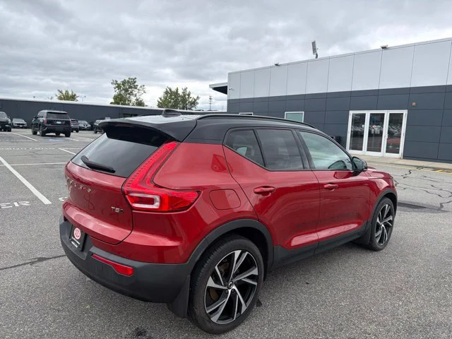 Used 2021 Red Volvo R-Design image 5