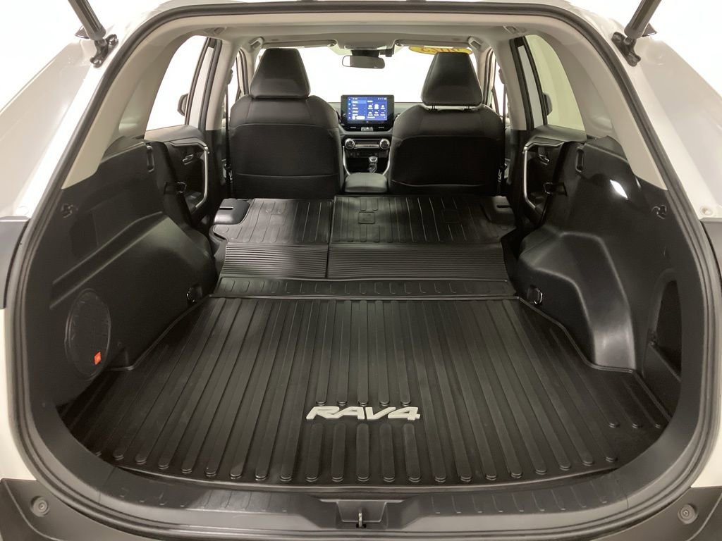 Used 2023 White Toyota Hybrid XLE Premium image 17
