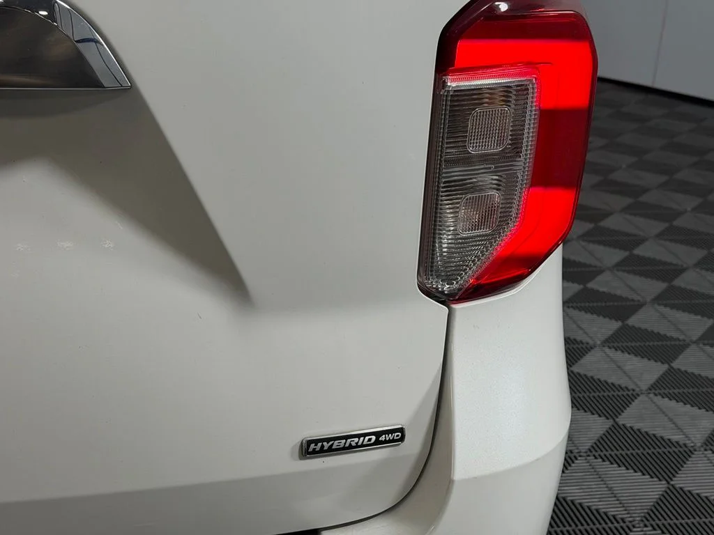 Used 2021 White Ford Limited image 9