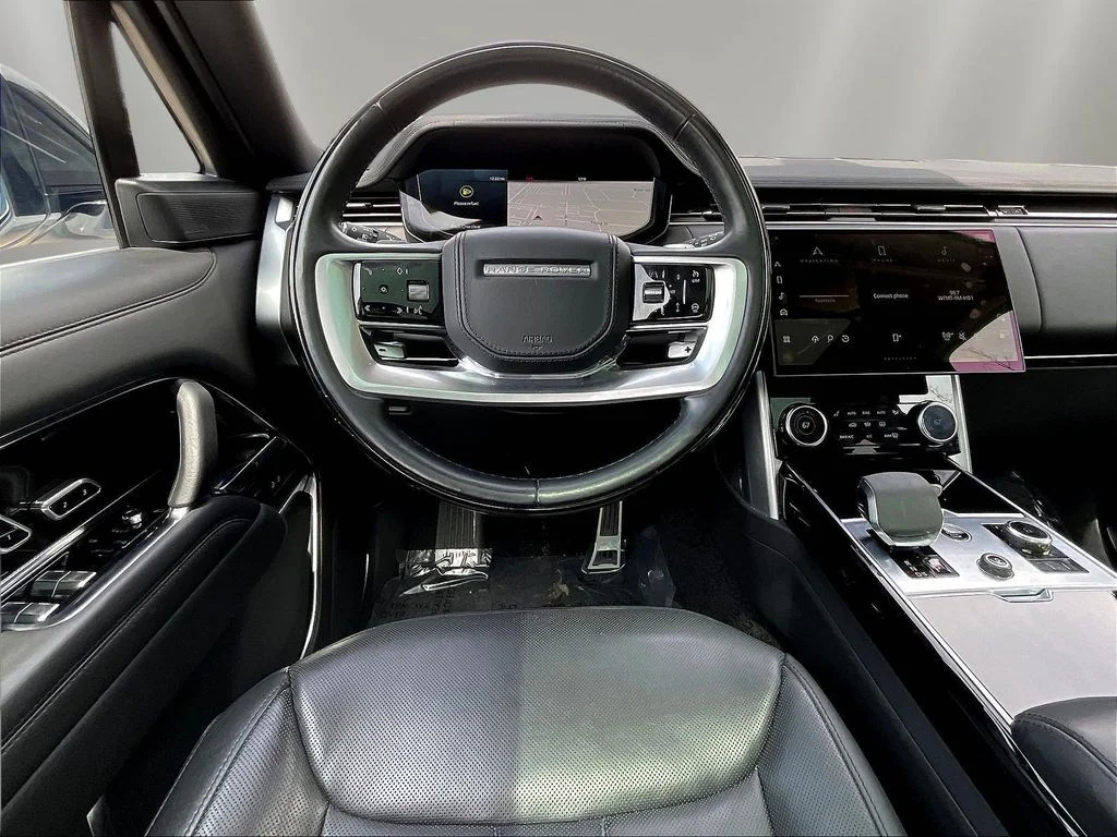Used 2023 Fuji White Land Rover SE image 8