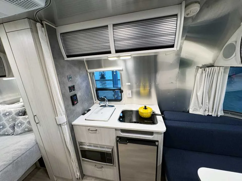 Used 2025  AIRSTREAM  image 7