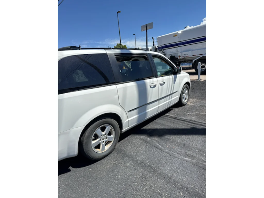 Used 2010 Stone White Clearcoat Dodge SXT image 3
