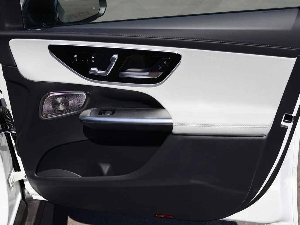 New 2026 Polar White Mercedes-Benz GLC 300 image 13
