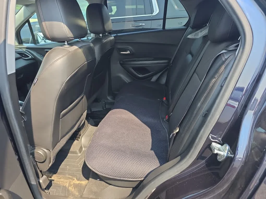 Used 2022 Midnight Blue Metallic Chevrolet LT image 9