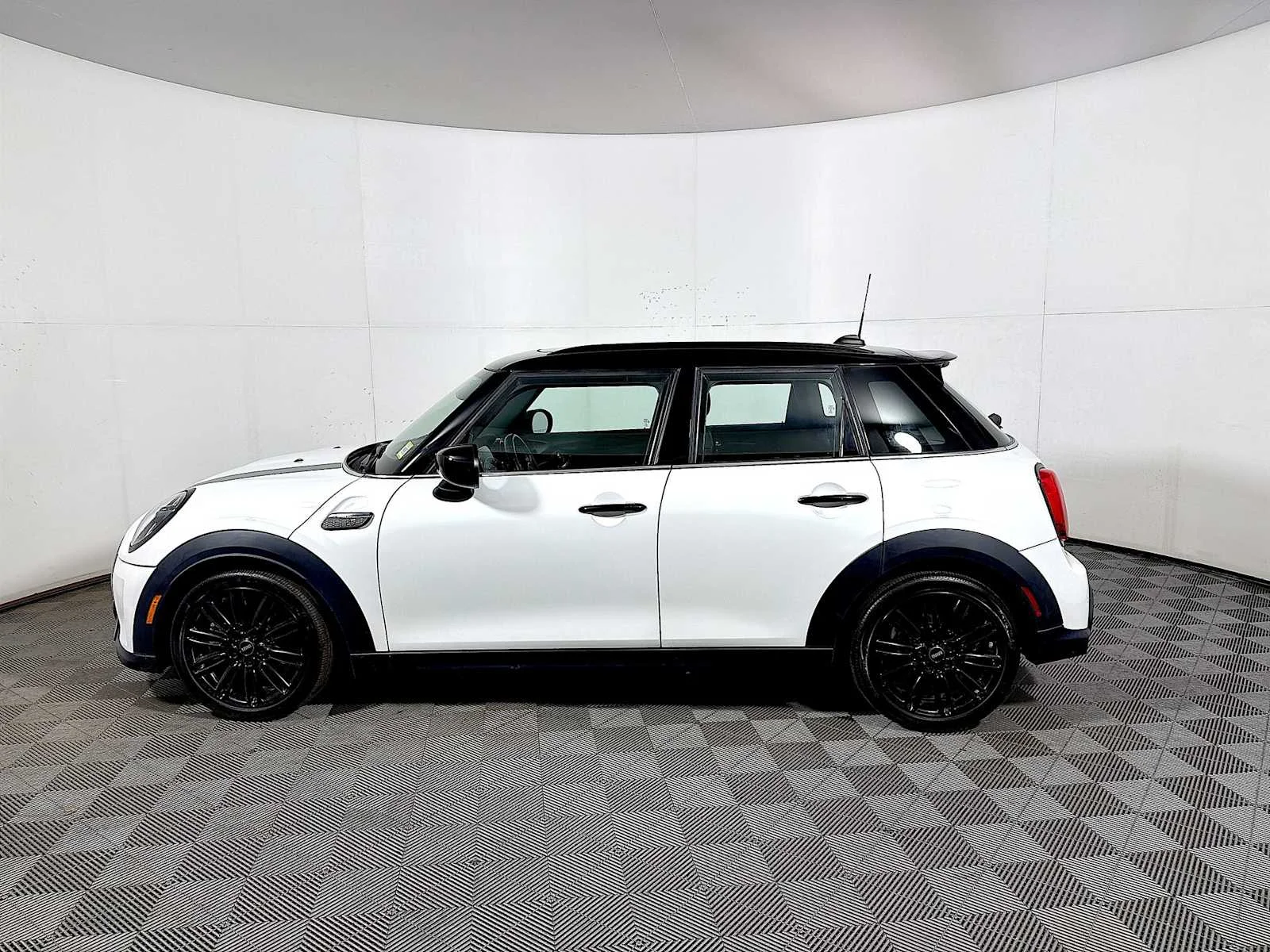 Used 2023 Nanuq White Metallic MINI Cooper S image 4