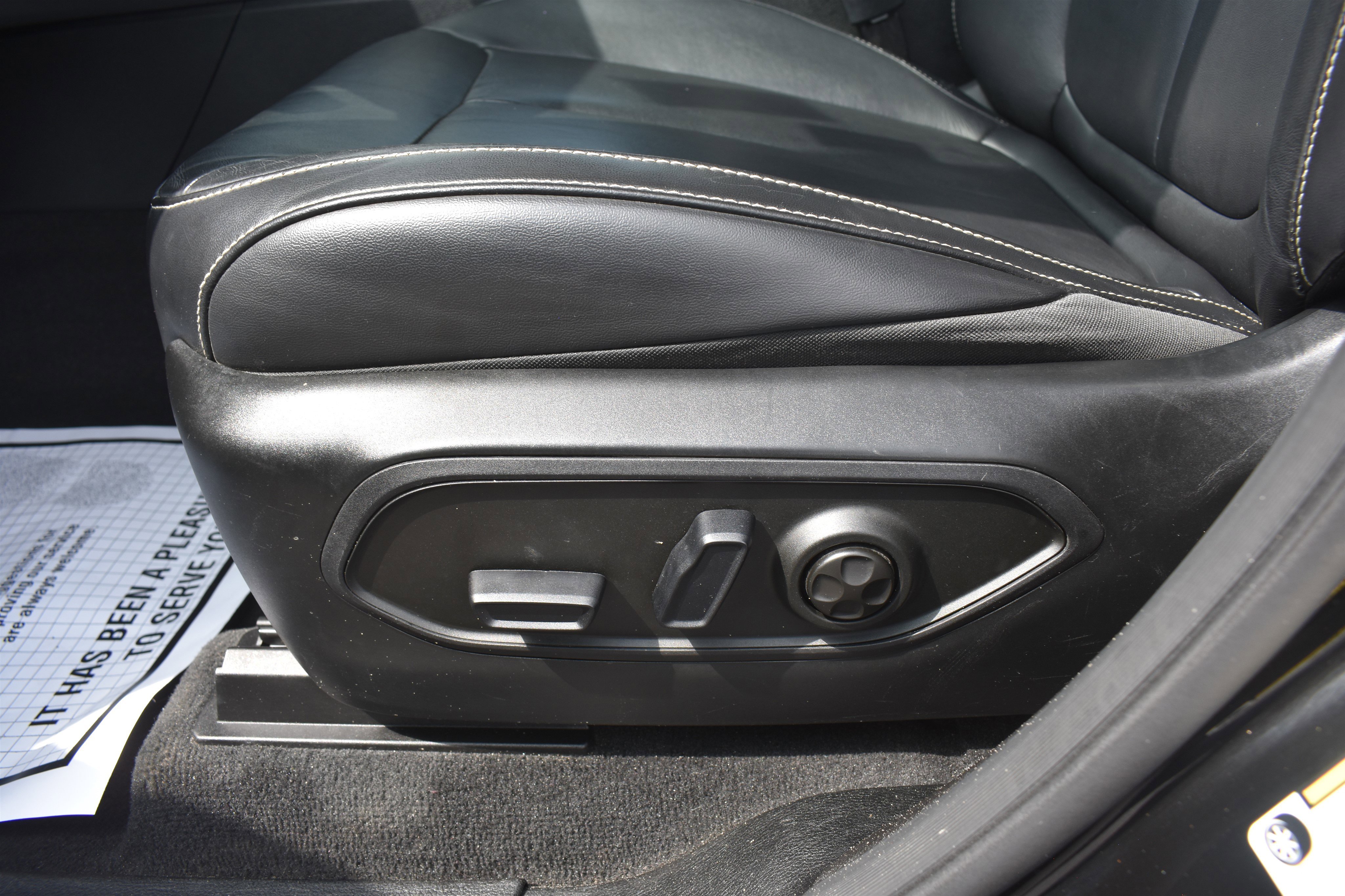 Used 2021 Diamond Black Crystal Pearlcoat Jeep Limited image 15