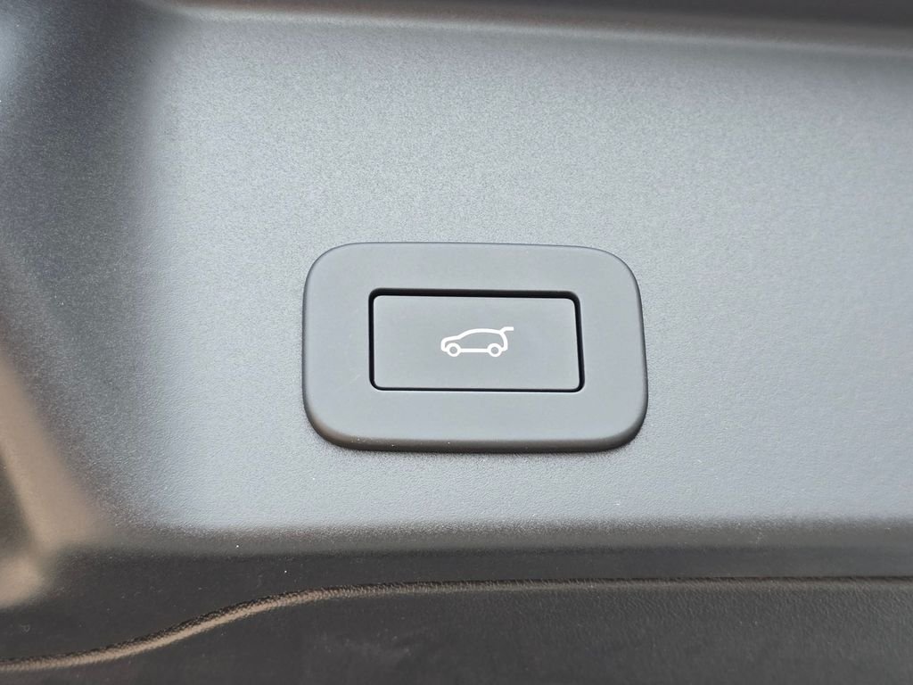New 2026 Ostuni Pearl White LAND ROVER Hoxton Edition image 13