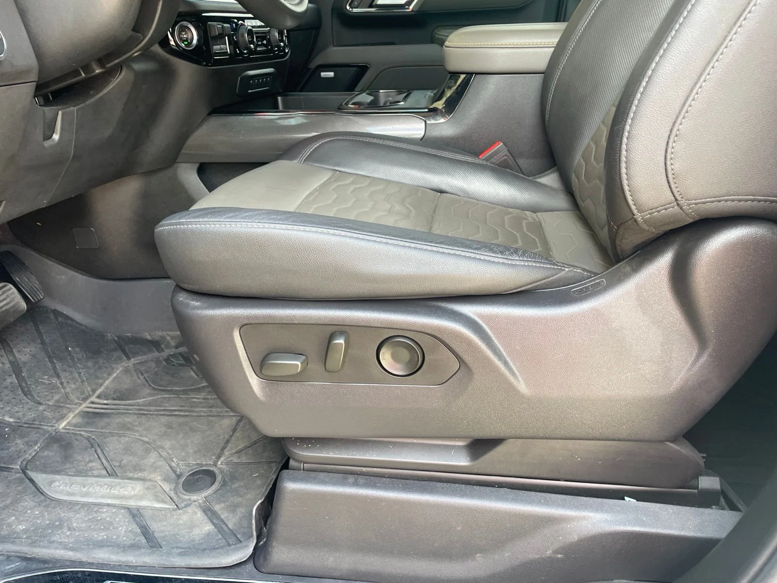 Used 2024 Gray Chevrolet ZR2 image 25