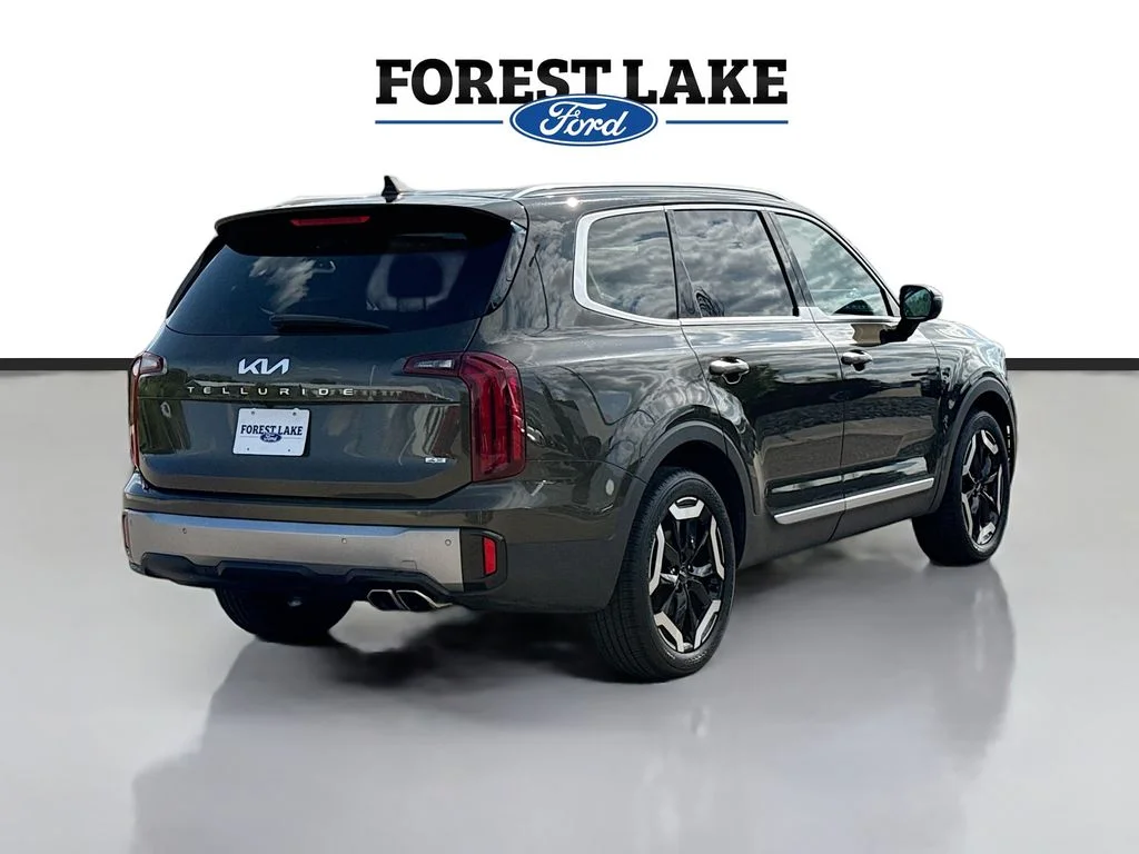 Used 2025 Dark Moss Kia S image 7