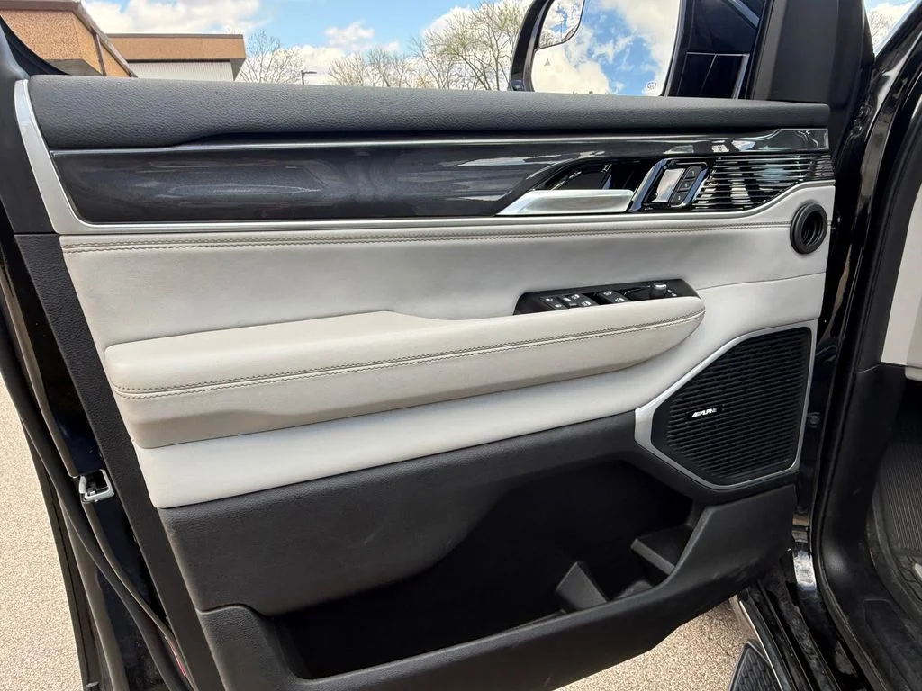 Used 2024 Black Jeep  image 41