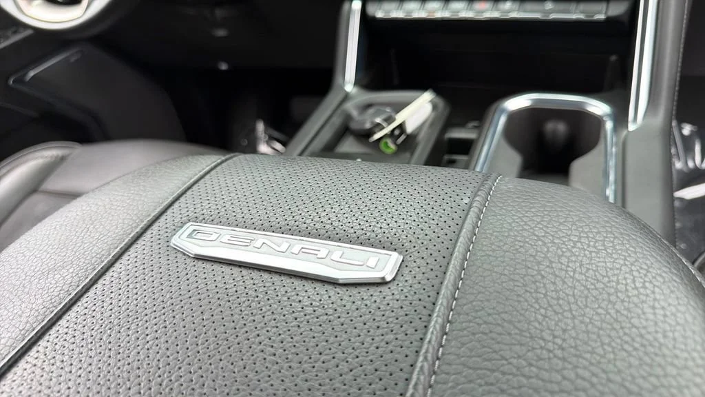 Used 2024 Onyx Black GMC Denali image 39