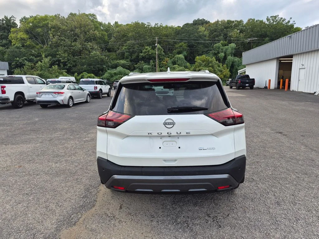 Used 2023 White Nissan SL image 7