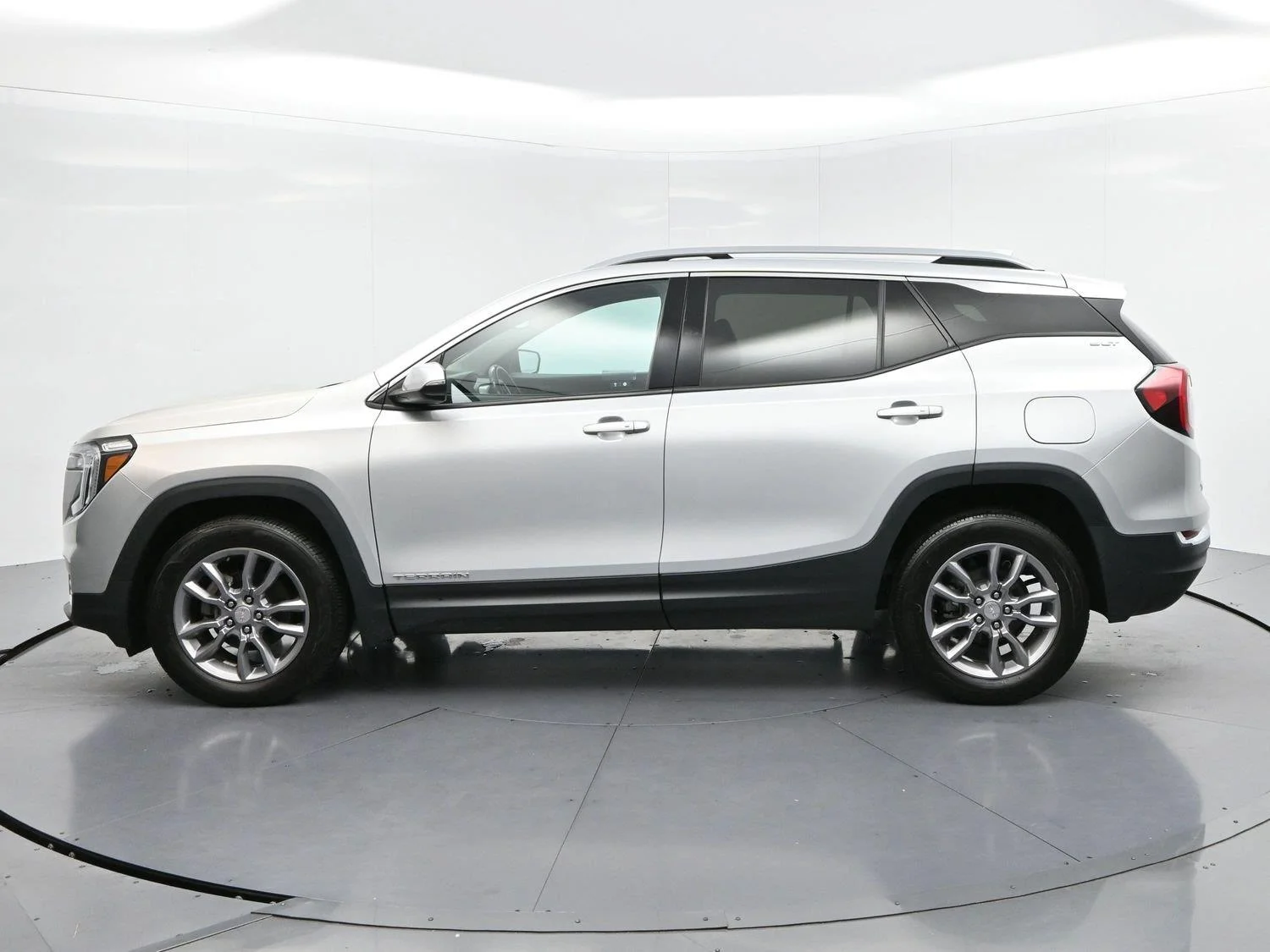 Used 2022 QUICKSILVER METALLIC GMC SLT image 4
