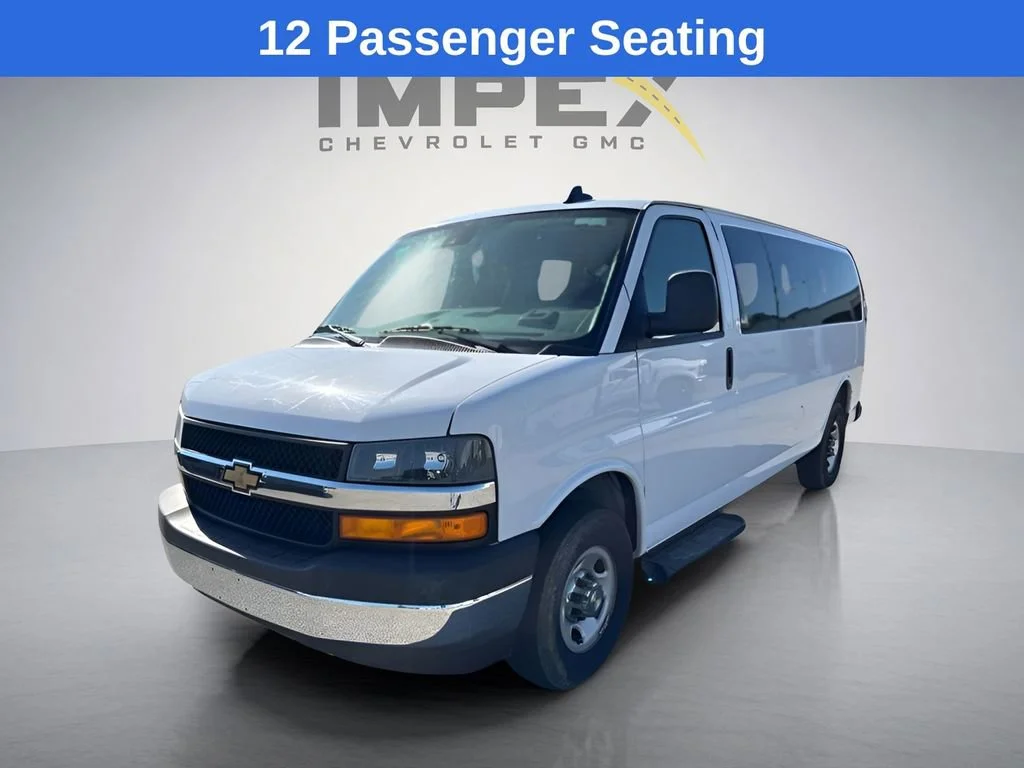 Used 2025 Summit White Chevrolet 1LT image 1