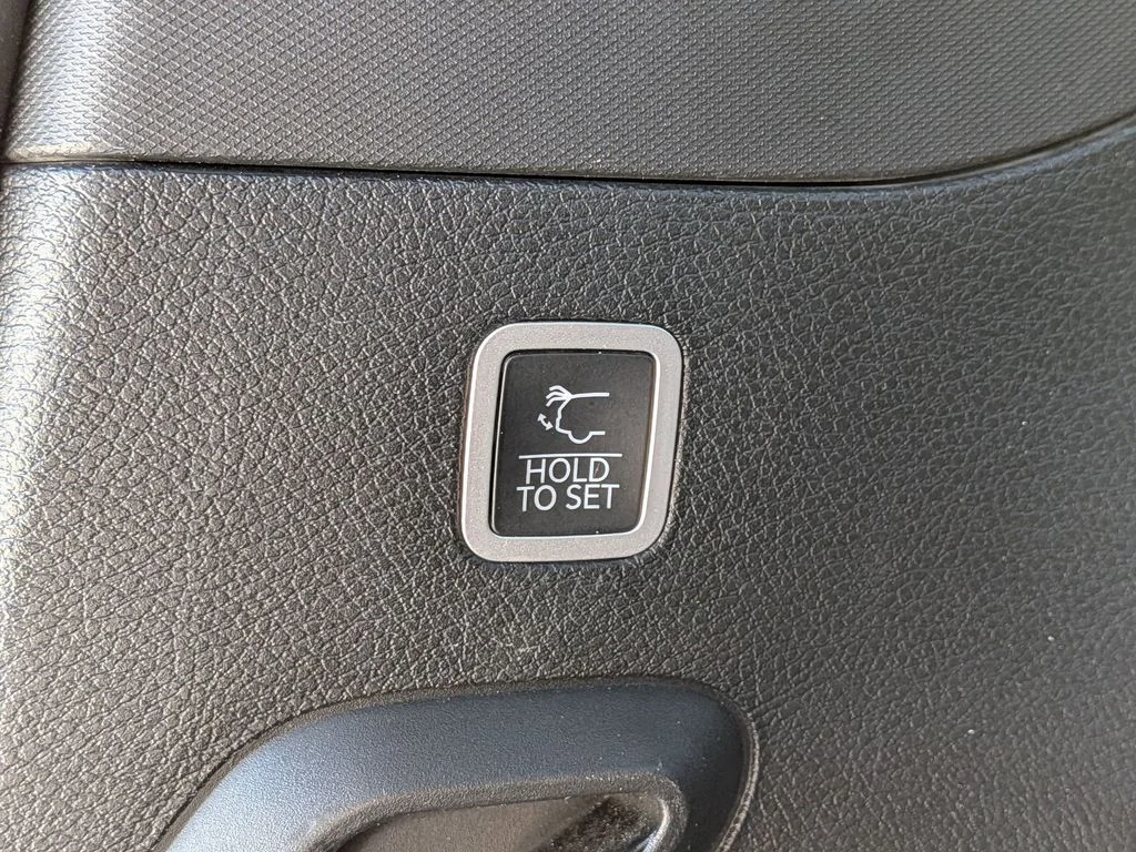Used 2022 White Jeep Series I image 9