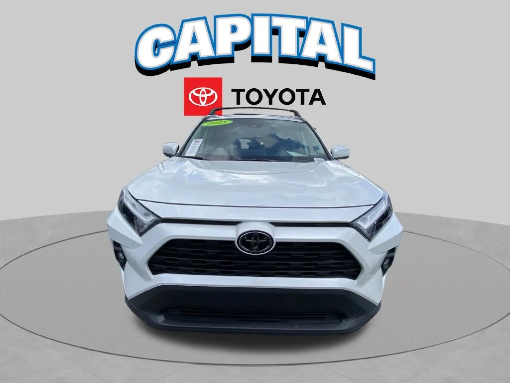Used 2025 Beige Toyota XLE Premium image 20