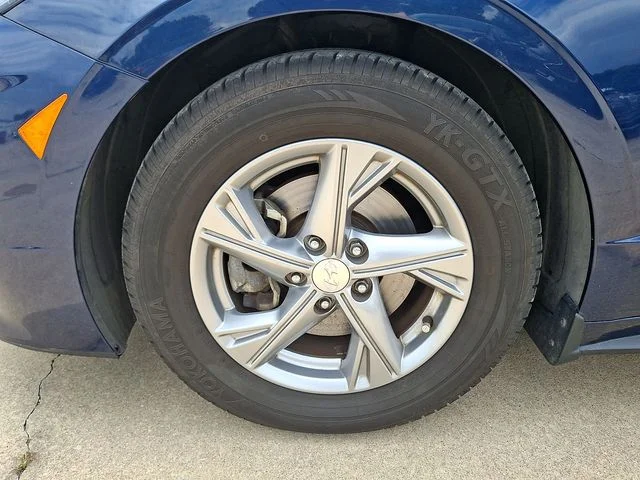 Used 2020 Blue Hyundai SE image 28