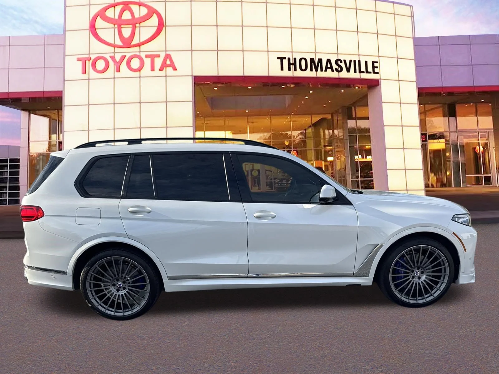 Used 2022 Mineral White Metallic BMW ALPINA XB7 image 4