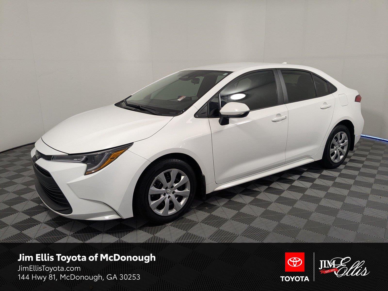 Used 2025 Ice Cap Toyota LE image 1