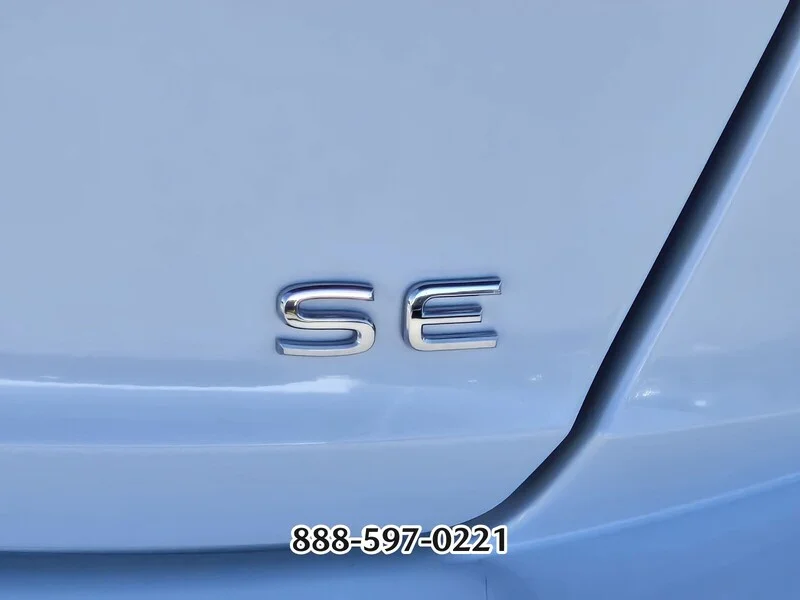 Used 2026 Opal White Pearl Volkswagen SE image 17
