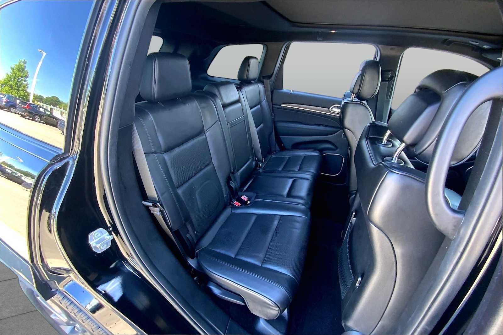 Used 2018 Diamond Black Crystal Pearlcoat Jeep High Altitude image 19