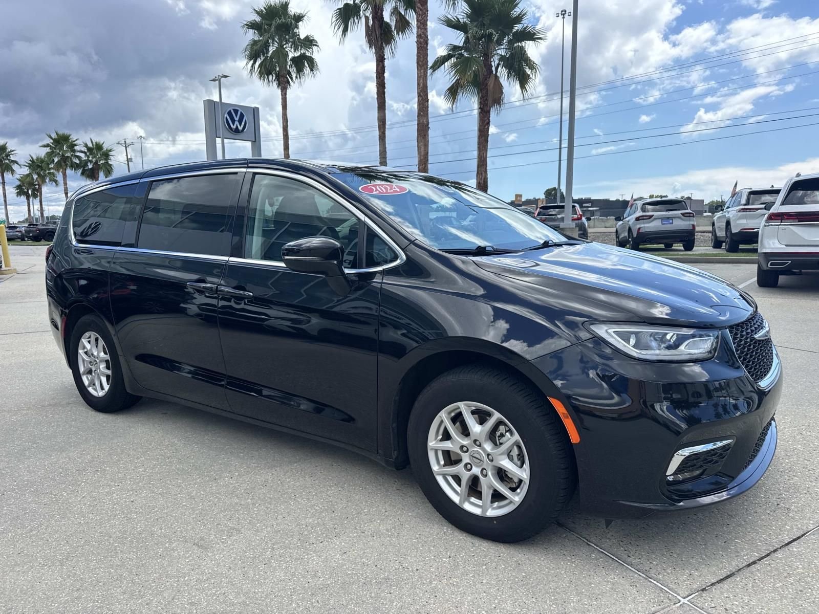 Used 2024 Black Chrysler Touring L image 3