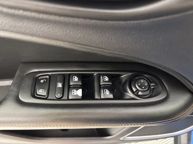 Used 2018 Laser Blue Jeep Limited image 4