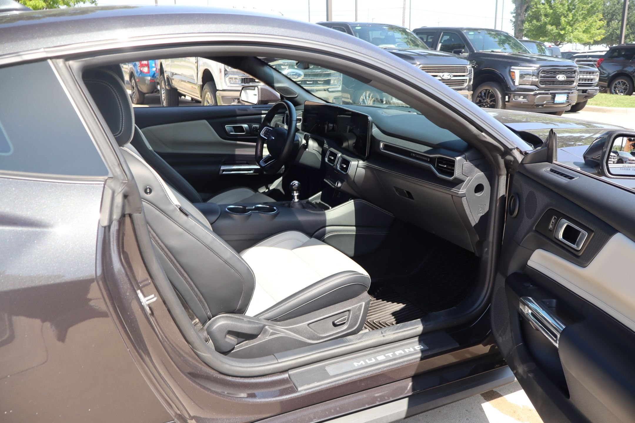 Used 2024 Gray Metallic Ford GT Premium image 25