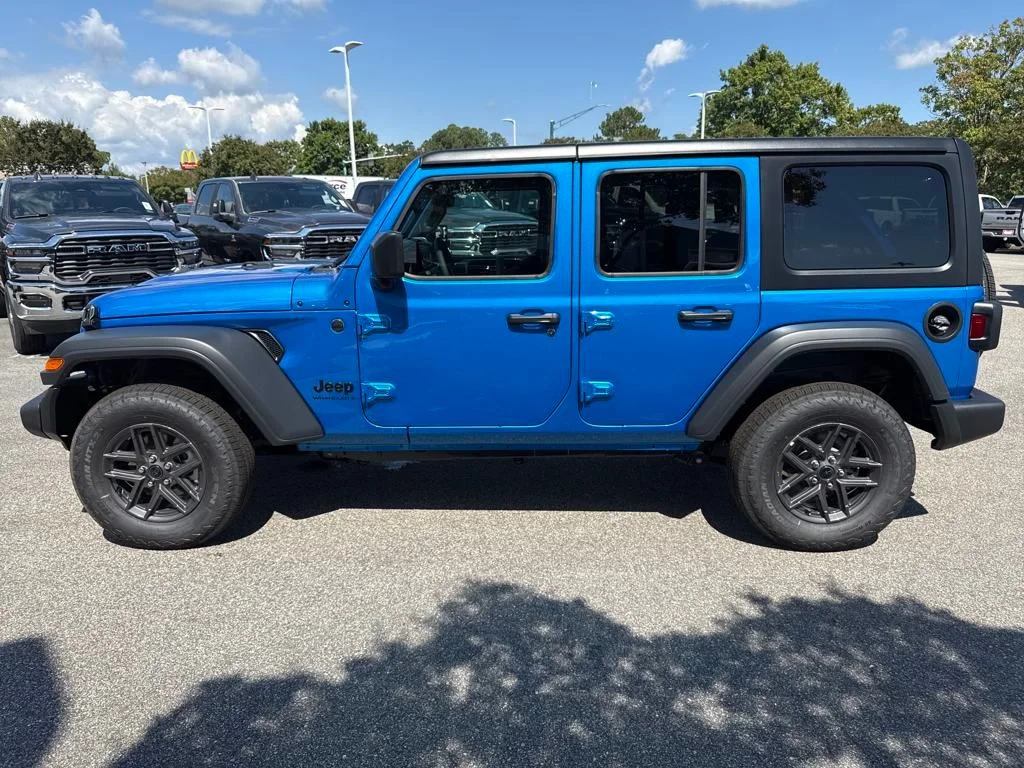 New 2025 Hydro Blue Pearl-Coat Exterior Paint Jeep Sport S image 2