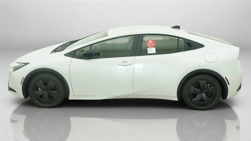 New 2027 Wind Chill Pearl Toyota LE image 2