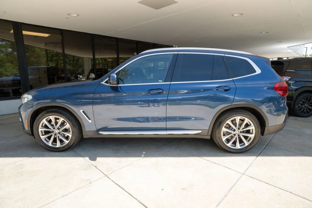 Used 2019 Blue BMW xDrive30i image 4