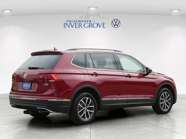 Used 2018 Cardinal Red Metallic Volkswagen 2.0T SE image 7
