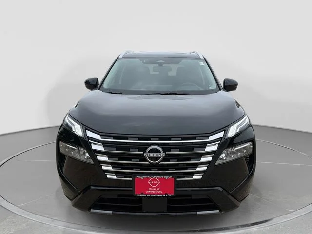 Used 2026 Black Nissan Platinum image 9