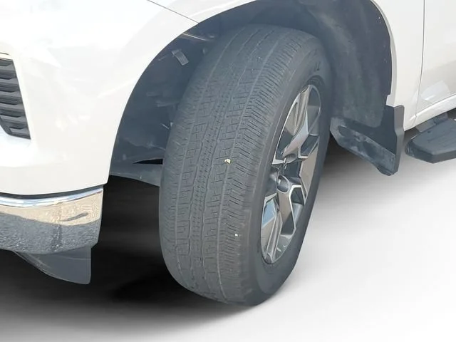 Used 2024 Summit White Chevrolet LT image 32