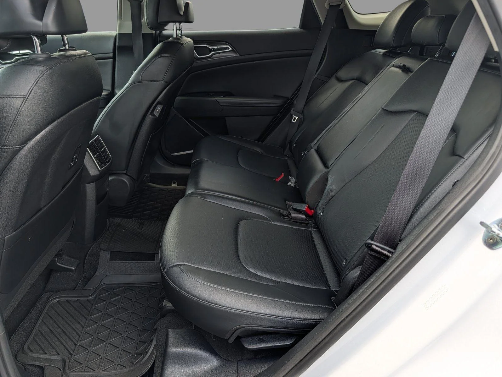Used 2023 Glacial White Pearl Kia EX image 31