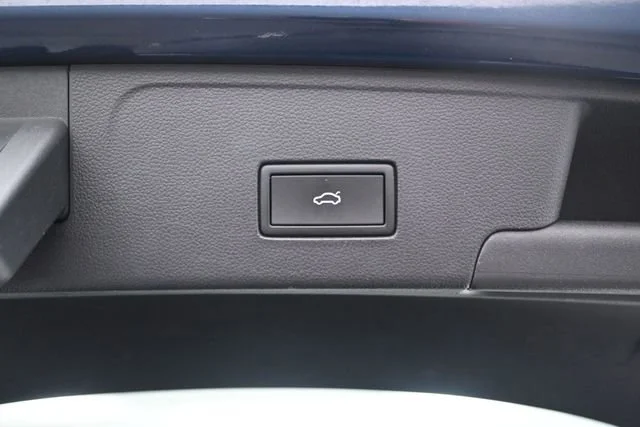 Used 2021 Blue Volkswagen 2.0T SEL image 25