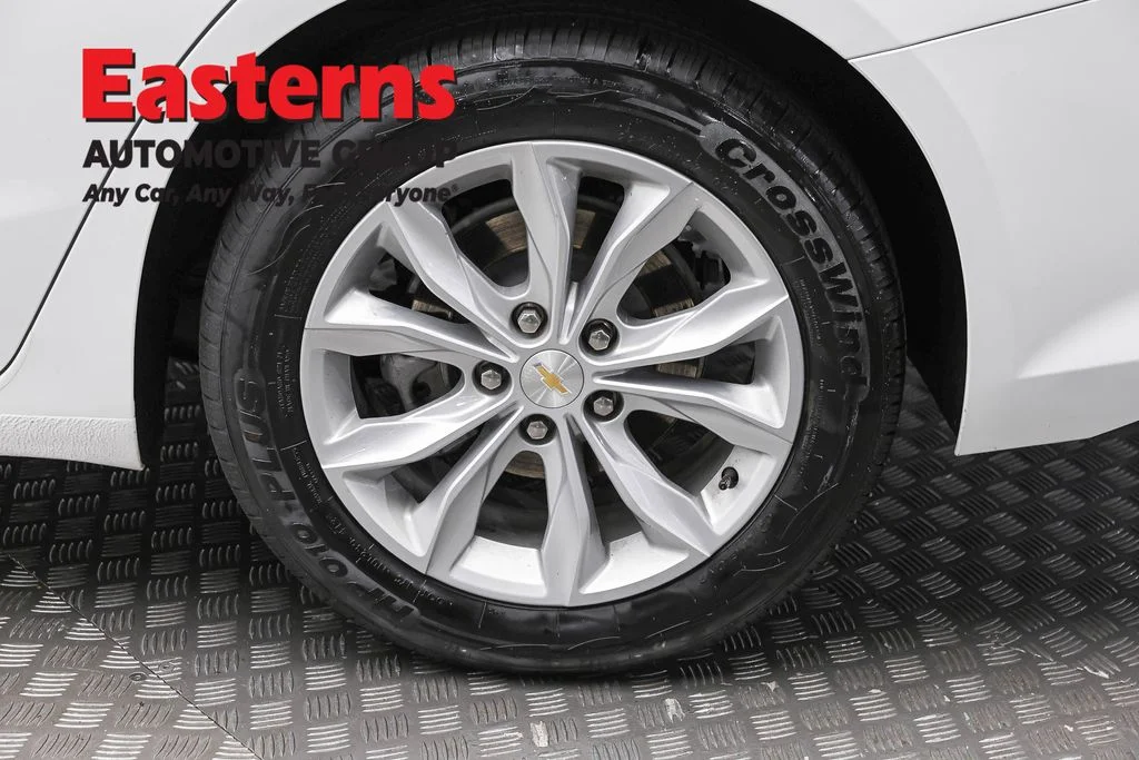 Used 2025 White Chevrolet LT image 8
