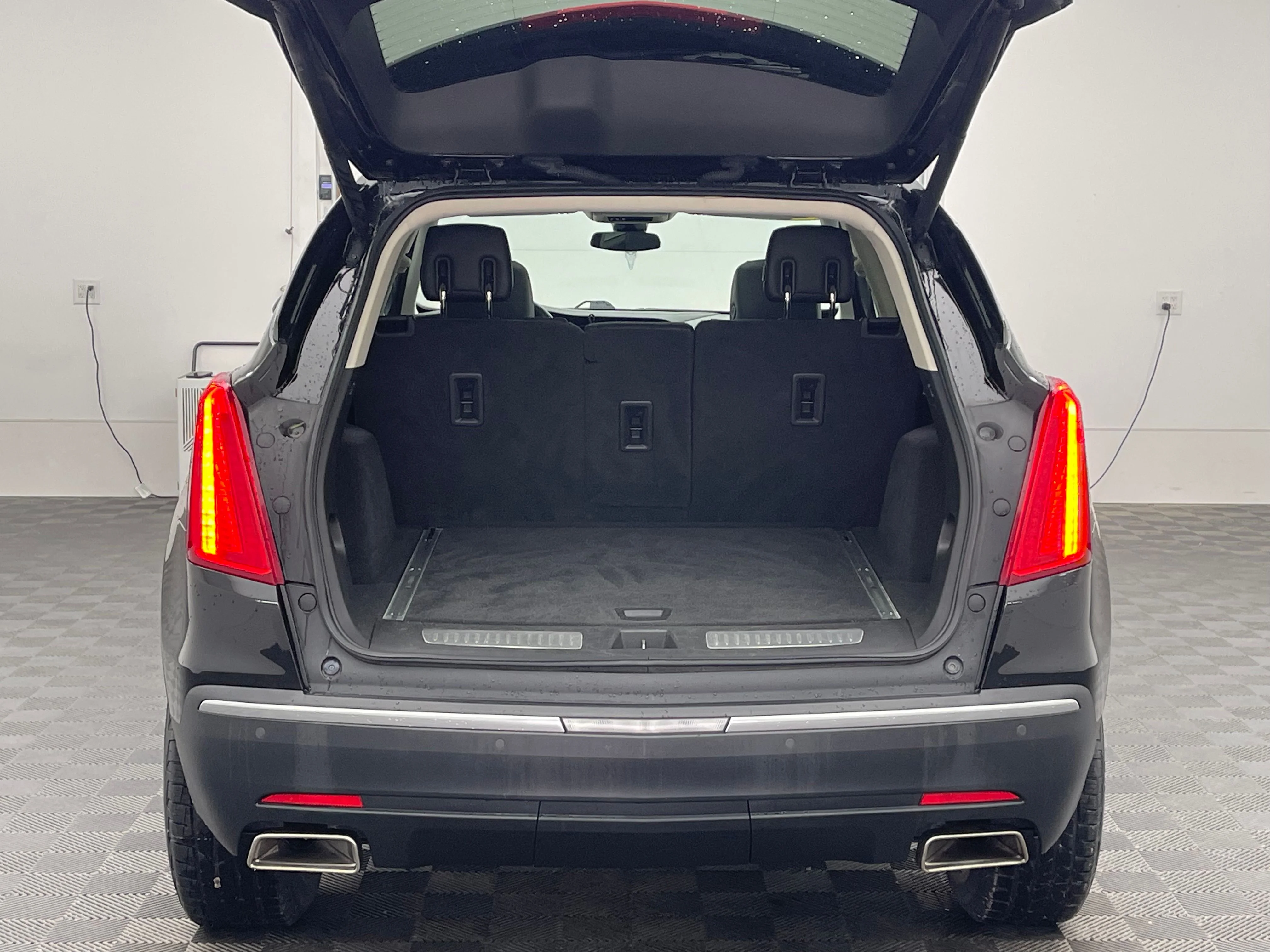 Used 2017 Stellar Black Metallic Cadillac Luxury image 10
