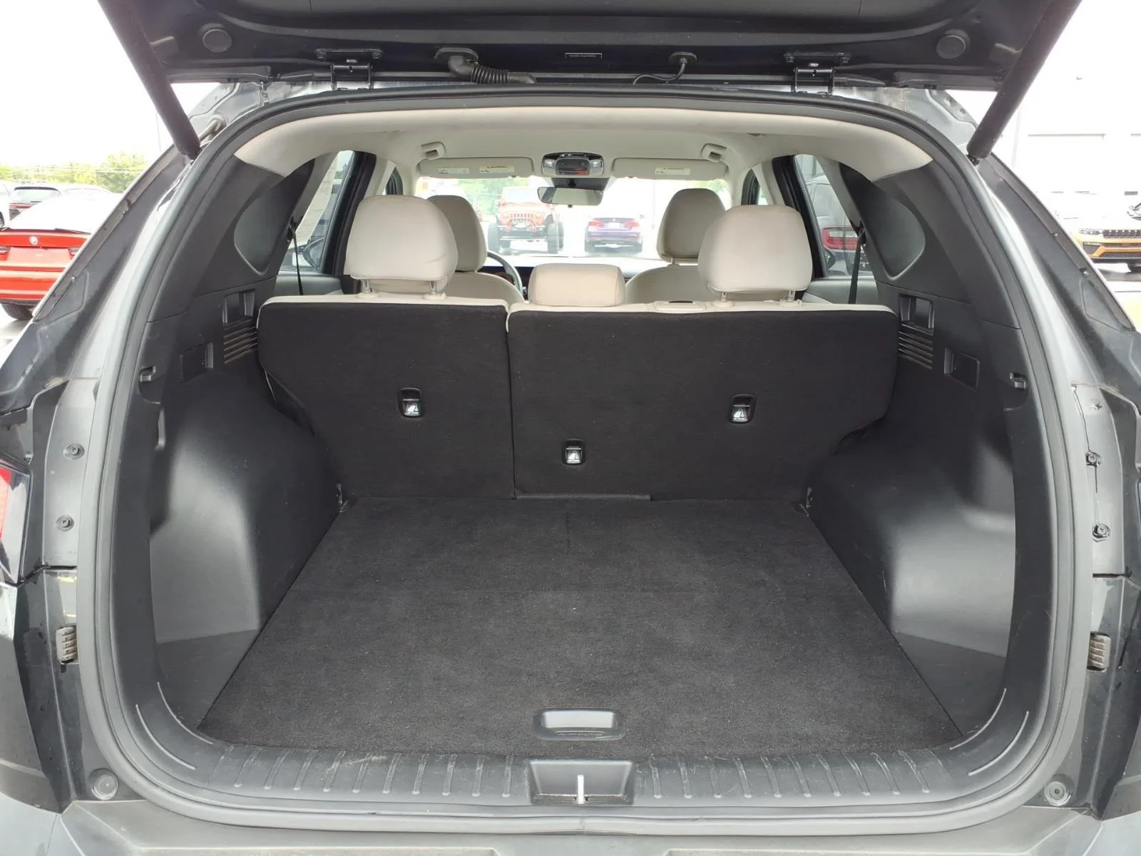 Used 2025 Phantom Black Hyundai SEL image 31