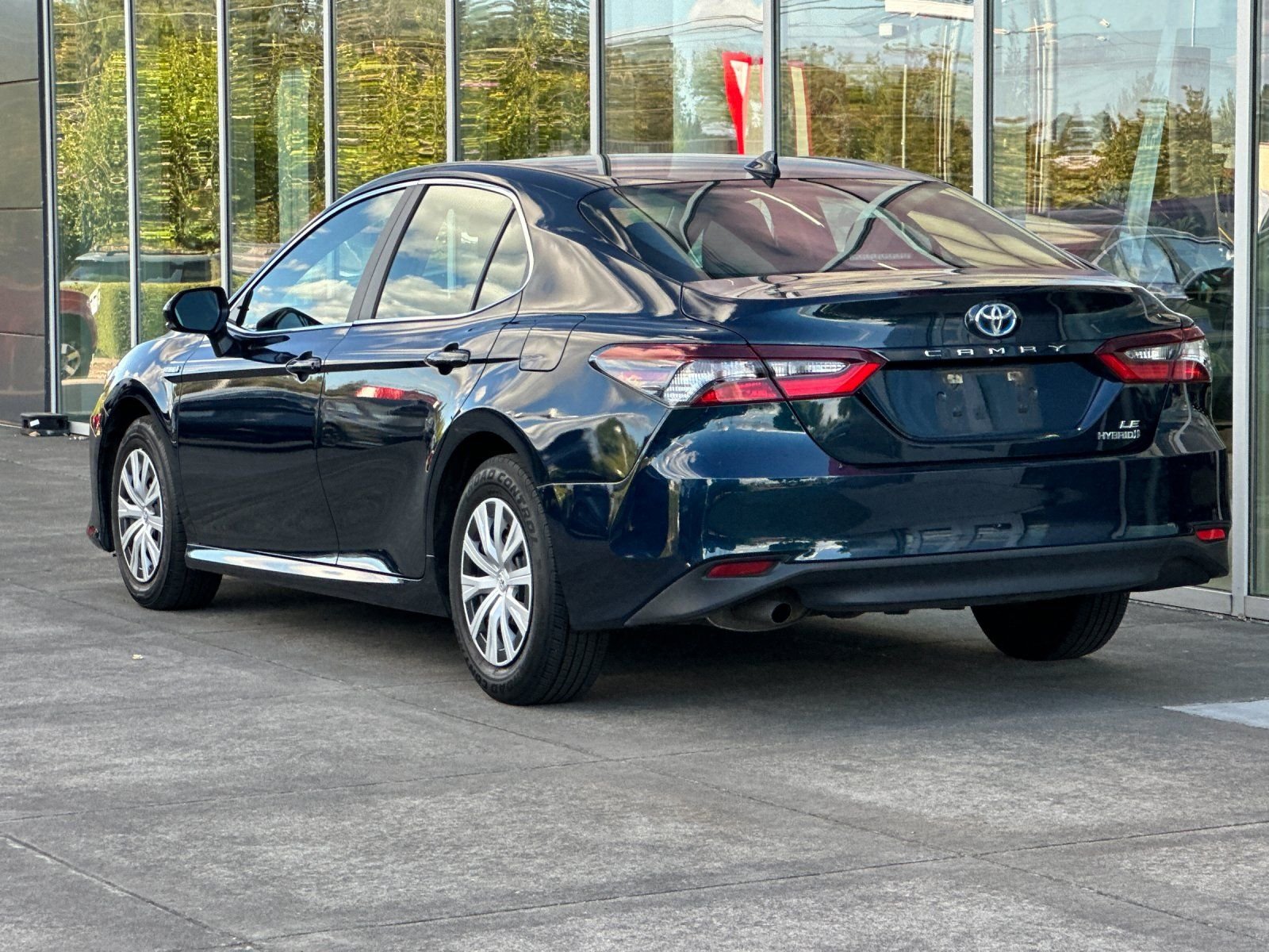 Used 2021 Aqua Toyota LE image 5