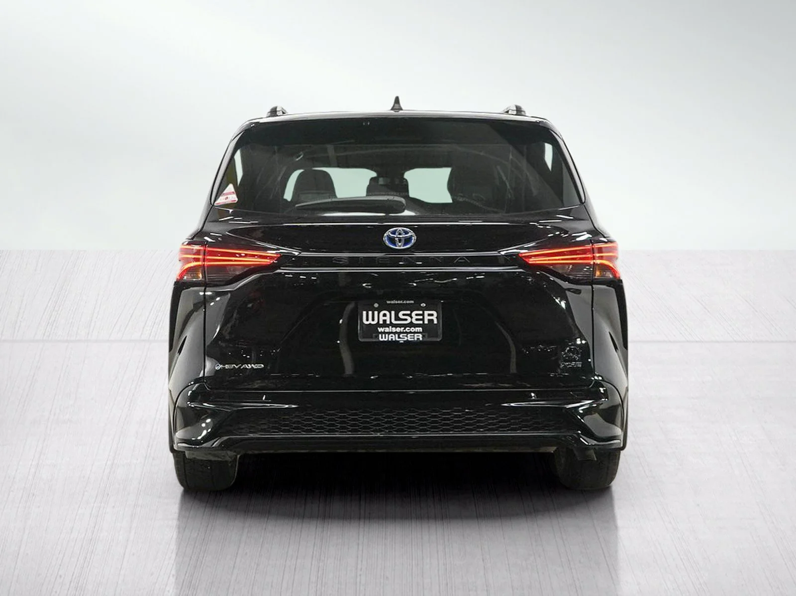 Used 2025  Toyota  image 4
