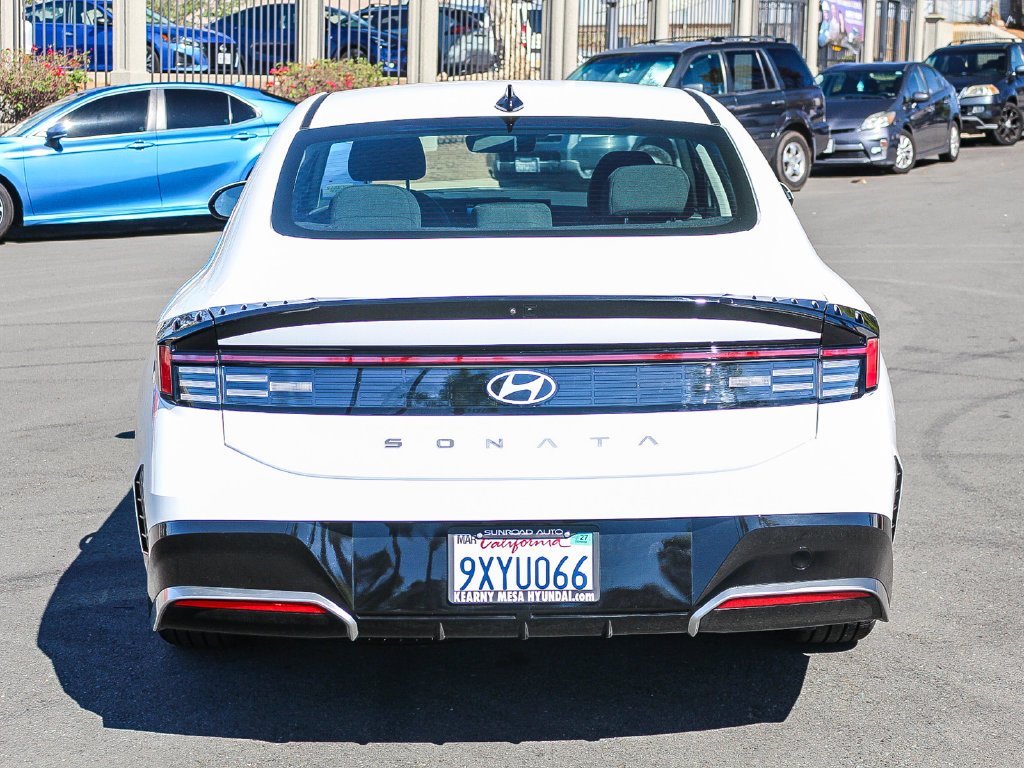 Used 2026 White Hyundai SEL Sport image 8