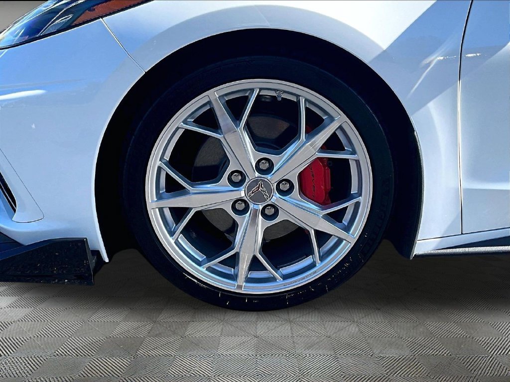 Used 2022 White Chevrolet Stingray image 7