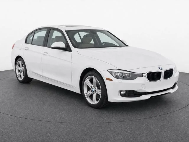 Used 2014 White BMW 320i xDrive image 3