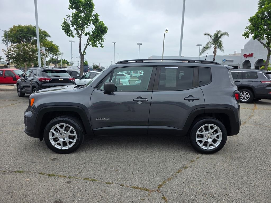 Certified Used 2022 Gray Jeep Latitude image 9